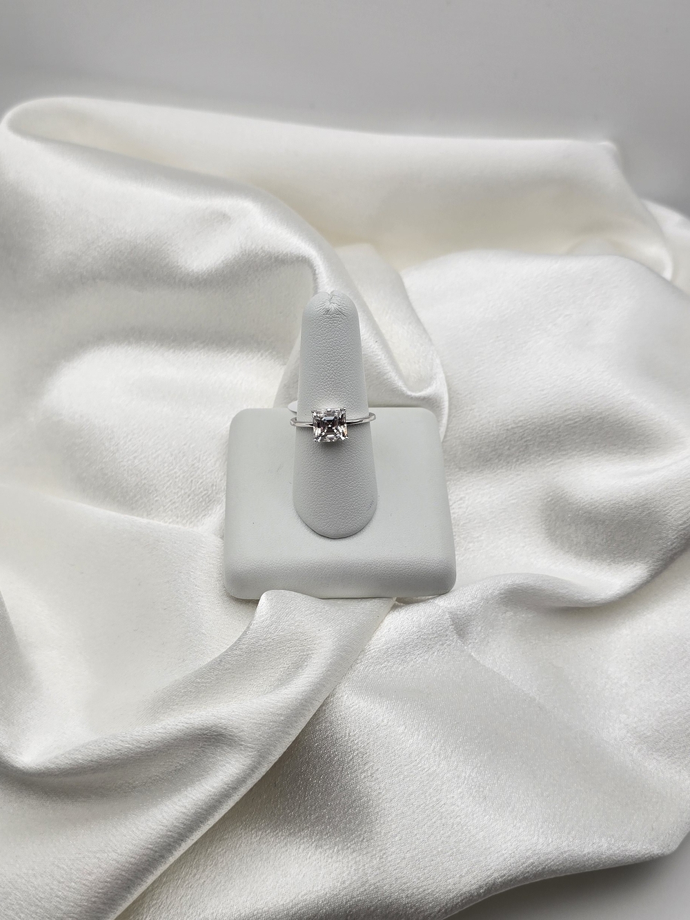 Luxury Sterling Silver 925 Radiant Cut Moissanite Solitare Engagement Ring